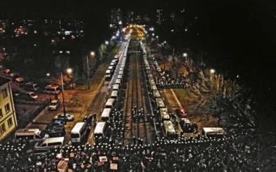 Извънредна ситуация в Полша, полиция и протестиращи обкръжиха Конституционния съд на страната