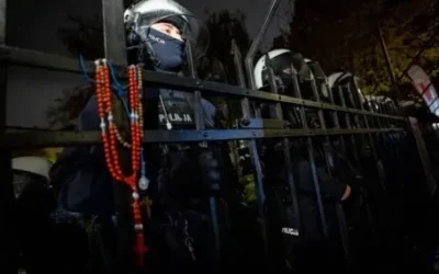 Политическа криза в Полша: Полиция охранява Конституционния съд