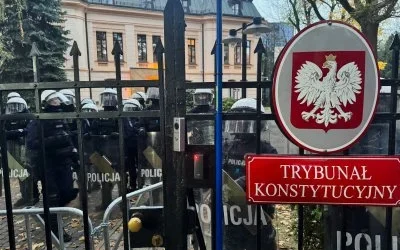 Напрежение в Полша: Полиция в Конституционния съд след опит за нахлуване на демонстранти